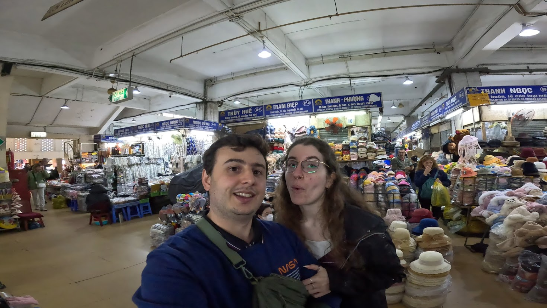 How to Navigate Vietnamese Markets Like a Pro (With Local Tips!)